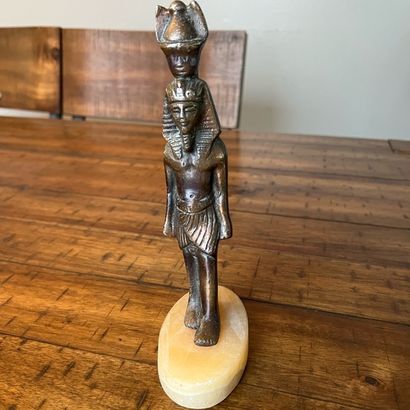 Egyptian Pharaoh Sculpture - Picture 1 of 8